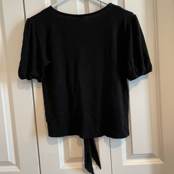 Black CROP TOP Tie in Front - Picture 2 of 3